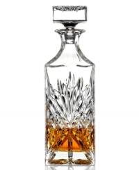 The sparkling sophistication of yesteryear makes a chic comeback with this elegant whiskey decanter, featuring the intricate starburst pattern of Godinger's popular Dublin crystal serveware collection.