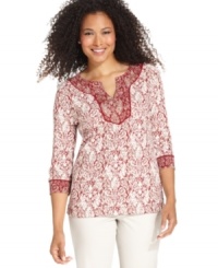 Karen Scott puts a refreshing floral print on this petite three-quarter-sleeve tunic. Pair with your favorite trousers for a versatile look.