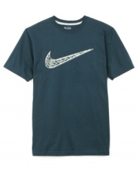 Kick back in casual with this graphic t-shirt from Nike.