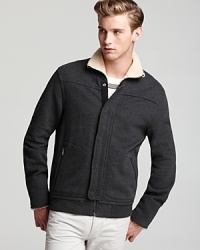 Warm up with a smart and sporty layer, lined in fleece to keep you comfortable and your look on track.