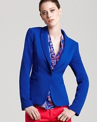 Put the punch in power dressing with this Lilly Pulitzer blazer. A bold hue accentuates sharp lines and slim tailoring for a modern approach to a classic careerist essential.