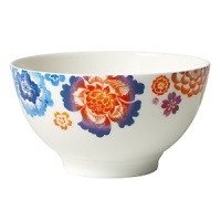 Bright, cheerful blooms decorate this premium bone-china rice bowl from Villeroy & Boch. Mix it and match it with other pieces in the collection for endless creative combinations.