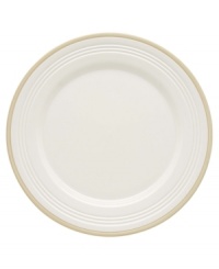 This charming porcelain dinner plate features a four-ringed border. Mix and match with other Tin Can Alley Khaki pieces from Lenox for a subtly varied table setting.