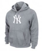 On top of your game. Give it up for the hometown heroes in this New York Yankees hoodie from Majestic Apparel.