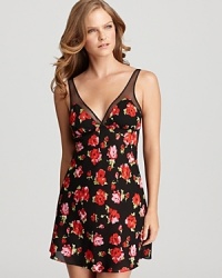 Roses are red and bloom brilliantly across this mesh-trimmed chemise from Oscar de la Renta Pink Label.