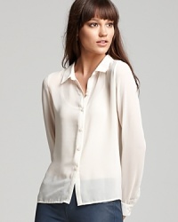 A bold black center stripe lends a surprising back vantage point to this elegant Olive and Oak shirt--the classic white button down with a twist!