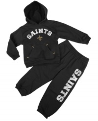 He'll have super-fan status early in this comfortable, sporty New York Giants NFL hoodie and pant set from Outerstuff.