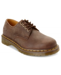 This pair of men's casual shoes is a cool, comfortable classic.  These Dr. Martens oxfords make a great addition to your work week or weekend wardrobes.