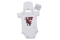 Nike Baby Clothing Set with Just Do It basketball graphic White, 0-6 Months