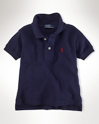 An essential short-sleeved polo shirt in breathable cotton mesh. Ribbed polo collar and cuffs. Uneven vented hem. Signature embroidered pony accents the chest.