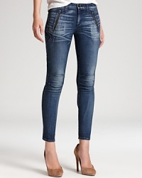 The IT girl's off-duty essential, rag & bone/JEAN cargo skinny jeans flaunt versatile, live-in style. Team with booties or pumps for on-trend chic.