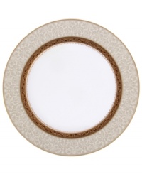 Noritake makes any occasion memorable with the opulent Odessa Gold accent plate. Wide bands of etched gold and pale gray with delicate blooms adorn classic bone china.