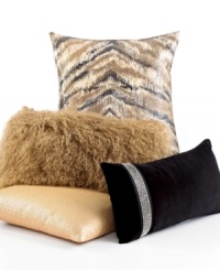 This INC International Concepts Cleo decorative pillow exudes pure glamour with a chic, black landscape adorned by sparkling sequin accents. Modern and ultra-chic, it's the perfect finishing touch to your bedding ensemble.