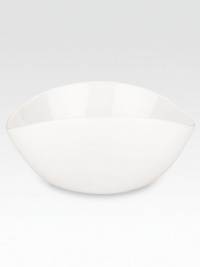 Donna Karan launched her eponymous fashion label in 1985 with seven easy pieces meant to to be mixed and matched to fit any scenario. That same versatility defines her beautiful dinnerware collection, crafted in high-gloss porcelain with seven pieces for breakfast, dinner and everything in between. High-gloss porcelain24.5 oz.Dishwasher- & microwave safeImported