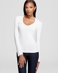 Knit long sleeve v-neck tee.