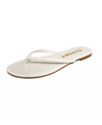 So chic. Report's Aleta thong sandals are a classy summer essential.