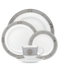 Lenox revives a classic pattern in the Ashcroft rim soup bowl. Intricate medallions, traditional beading and sumptuous platinum bring the best of the old-world design to today's formal tables.