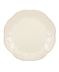 With fanciful beading and a feminine edge, the accent plates from the Lenox French Perle white dinnerware collection have an irresistibly old-fashioned sensibility. Hard-wearing stoneware is dishwasher safe and, in a soft white hue with antiqued trim, a graceful addition to every meal.