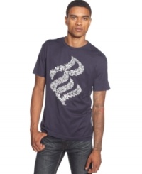 Keep it casual with this classic Rocawear logo print tee.