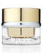 A silky, gold-infused, skin-perfecting makeup primer. Cellular Treatment Gold Illusion Line Filler creates the perfect canvas for makeup application. It recaptures the appearance of youthful skin immediately, giving a smooth golden radiance.Cellular Treatment Gold Illusion Line Filler is a gold-infused potion designed to perform a disappearing trick on fine lines and wrinkles.