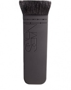 Super black goat hair in a small, flat and angular design ideal for blending and contouring. 