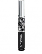 A must have for ultra-glamorous eyes. The mascara inspired by the backstage beauty secrets of top models. For ultra-thick, ultra-long, ultra-curvy lashes. 