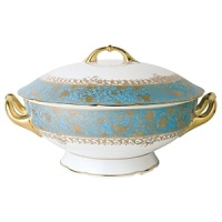 Inspired by the flamboyant designs of the 19th century, Eden Turquoise is both refined and sophisticated. This Limoges porcelain dinnerware service is a remarkable reproduction that captures the beauty of engraved gold work. Made in Limoges, France.