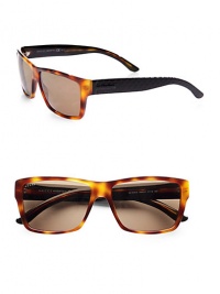 A tortoise shell pattern and textured black temples give these classic full-rim sunglasses a stylish twist.Brown gradient lens100% UV protectiveMade in Italy