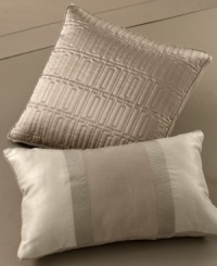 A modern stitch pattern makes the Wide Stripe Bronze quilted pillow from Hotel Collection thoroughly intriguing. Rooted in simplicity, yet exquisitely detailed, this pillow is a sophisticated addition to the Wide Stripe Bronze bedding ensemble. Reverses to solid.