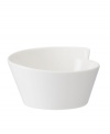 Explore new shapes for your table with the collection of innovative New Wave salad bowls, featuring a unique, fluid silhouette crafted of premium Villeroy & Boch porcelain.