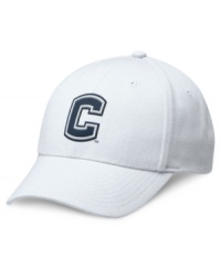 You'll be geared up for a football dogfight in this Uconn Huskies hat from Nike.