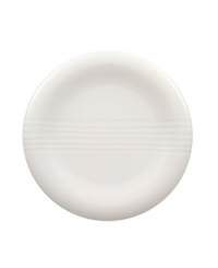 Make a chic style statement with the Dune Lines dinner plates from Villeroy & Boch. The distinctive, free-form shape, soft lines and ribbed surface combine for truly modern elegance. An imperfect glaze conveys natural grace.