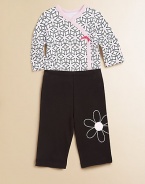 Bold, beautiful daisies adorn the bodysuit and pants of this plush cotton two-piece set with snaps and and elastic waistband. Bodysuit V-neckLong sleevesFront snapsBottom snaps Pants Elastic waistbandCuffed hemCottonMachine washImported Please note: Number of buttons/snaps may vary depending on size ordered. 