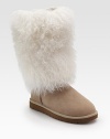 Classic suede style surrounded by an oversized sheepskin cuff. Foam platform, 1 (25mm) Shaft, 12 Leg circumference, 16½ Genuine sheepskin and suede upper Pull-on style Foam sole Padded insole Imported