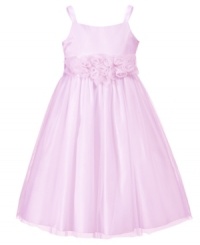 She'll be a precious eyeful that's perfectly aisle ready in this timeless flower girl dress by Bonnie Jean. (Clearance)