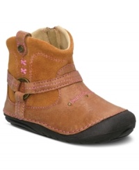 Make her first steps fashionable with this adorable little girls western boot by Stride Rite.