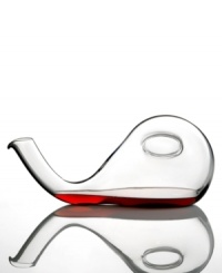 Get serious about wine with the playfully shaped Escargot decanter from Riedel. Designed for efficiency, this unique vessel decants wine first as it's poured from the bottle, then again when it's transferred to a glass.