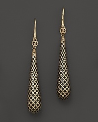 An intricate lattice design in 18K yellow gold is hand-detailed with enamel on Gucci's Diamantissima earrings.