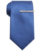 Always a solid choice, this skinny tie from Alfani is the right one to bring it all together.