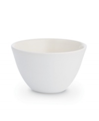 Full of possibilities, ultra-versatile Colorwave white dinnerware offers mini bowls that are half glossy, half matte and entirely timeless in durable white stoneware from Noritake. Mix and match with square shapes or any of the other Colorwave shades.