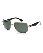 Distinguished design and timeless appeal. RB3483 has a classic metal double brow bar that sits on an oversized squared gunmetal frame. Decorated with a Ray-Ban signature logo on each temple and lens, the adjustable nose pads provide you with a comfortable and customized fit. Lenses are green and polarized.