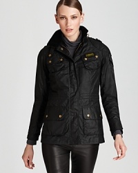 Withstand the weather with this sleek Barbour jacket rendered in waxed cotton and boasting multiple outer pockets.