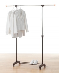 Create more closet space instantly or simply expand your storage space. Quick to assemble and even easier to use, this rolling rack features an expandable bar for hanging garments of all shapes and sizes.