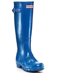 Glossy rubber rain boots with a legendary Hunter fit and comfort.