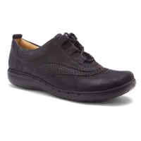 Clarks Women's Un.Disputed Lace-Up Flat