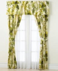 The Island Botanical window valance captures exotic flora in a powerful shade of green over a pure ivory ground. Coordinate this gorgeous bedroom accent with the breezy Tommy Bahama comforter set for your own island retreat.