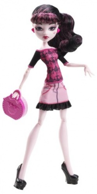 Monster High Basic Travel Draculaura Doll