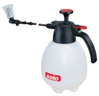 Solo 420 2-Liter One-Hand Pressure Sprayer