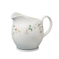 Pfaltzgraff Winterberry Gravy/Sauce Pitcher