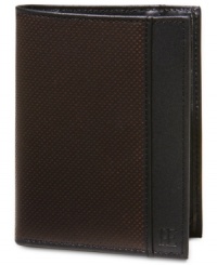 Carry your cash with confidence with this leather wallet from Perry Ellis.